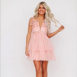 Adorable Blush MABLE dress! Medium.